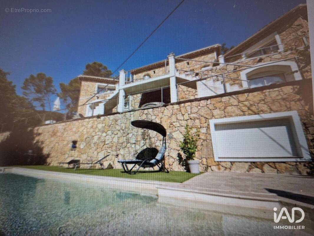 Photo 1 - Maison à LE CANNET-DES-MAURES