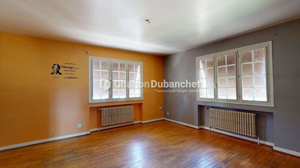 CHARLIEU - Maison  de 149 m² habitables - photo 8