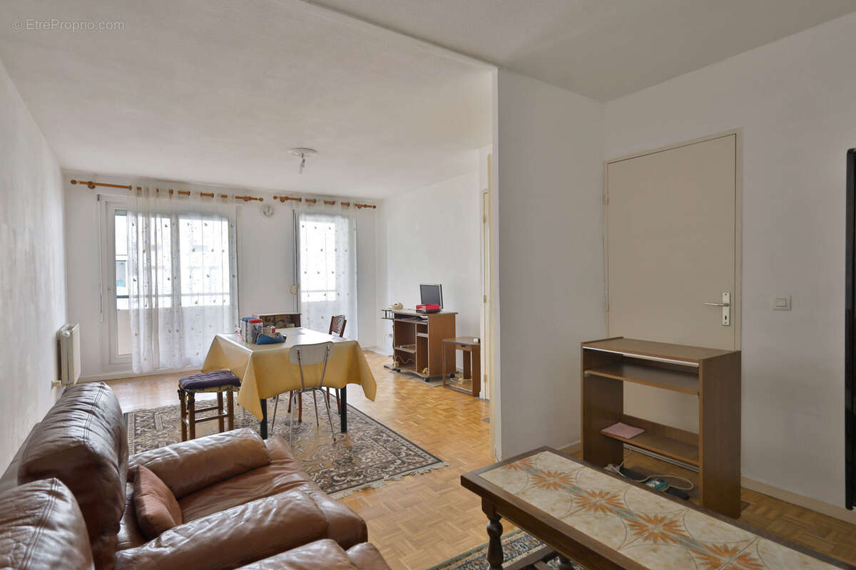 Appartement type T3 - 76,56 m2 habitables (loi carrez) - BALCON - GARAGE. - photo 5