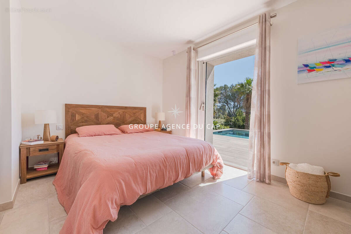 Saint raphael villa entierement renovee calme et apercue mer - photo 10