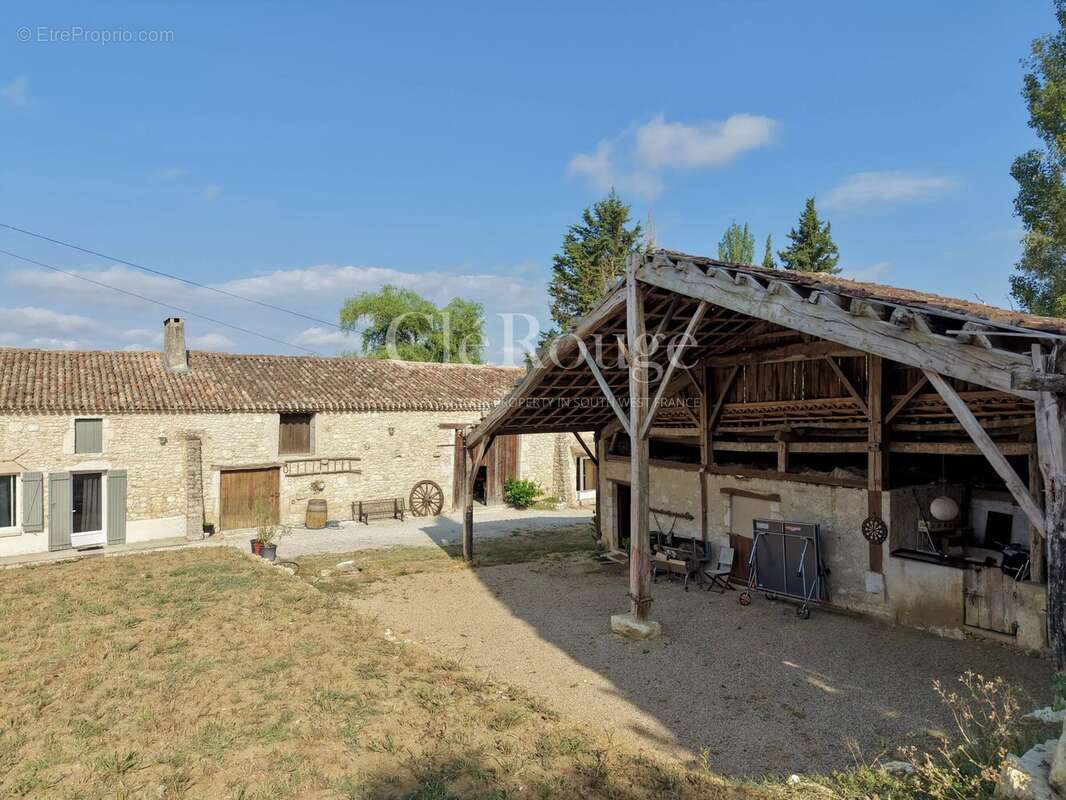 Proche de Duras - Jolie propriété de caractère à moderniser avec 2 gîtes, spa, écuries et piscine - photo 4