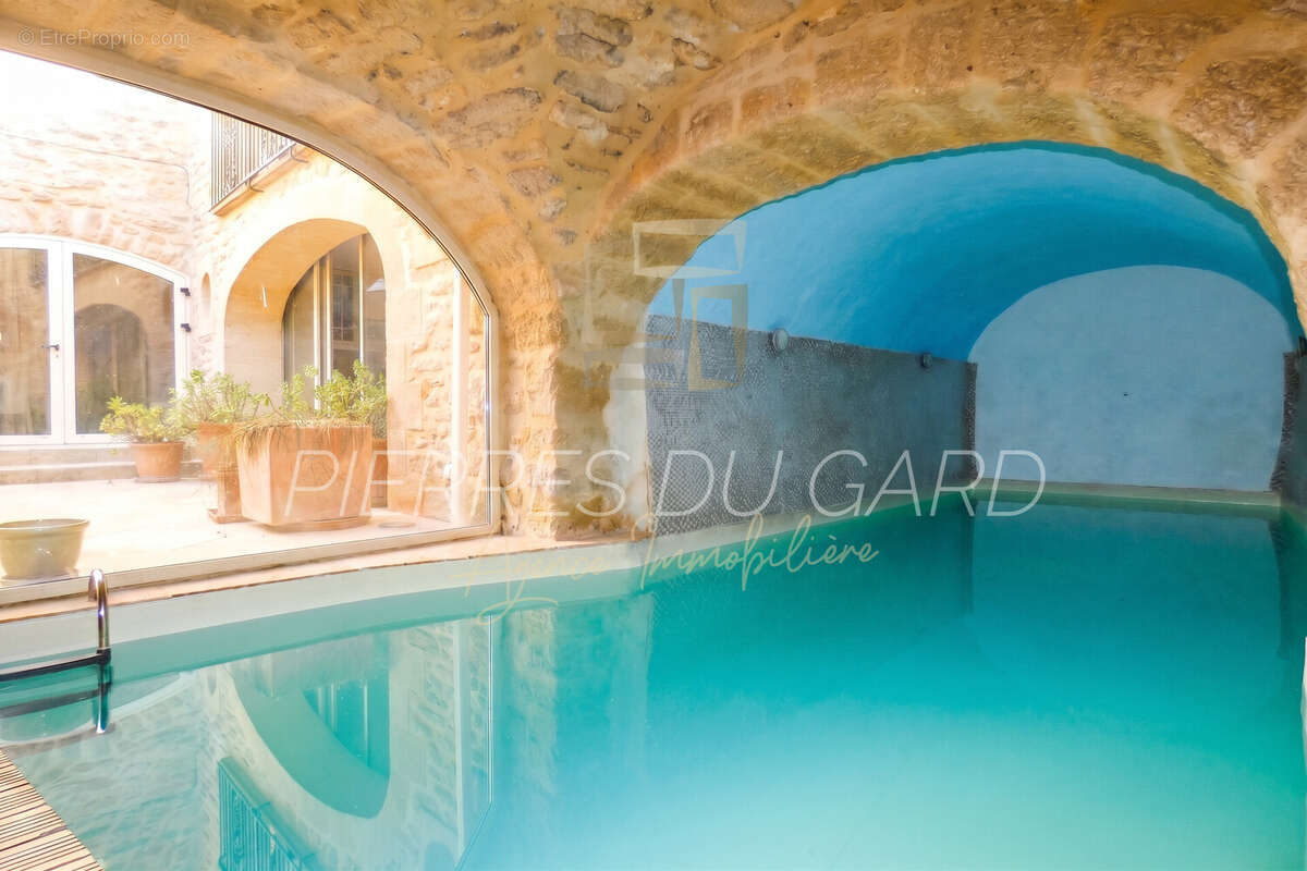 Maison 270 m² à Vers-Pont-Du-Gard  - photo 2