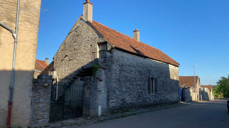 Maison à SARRY