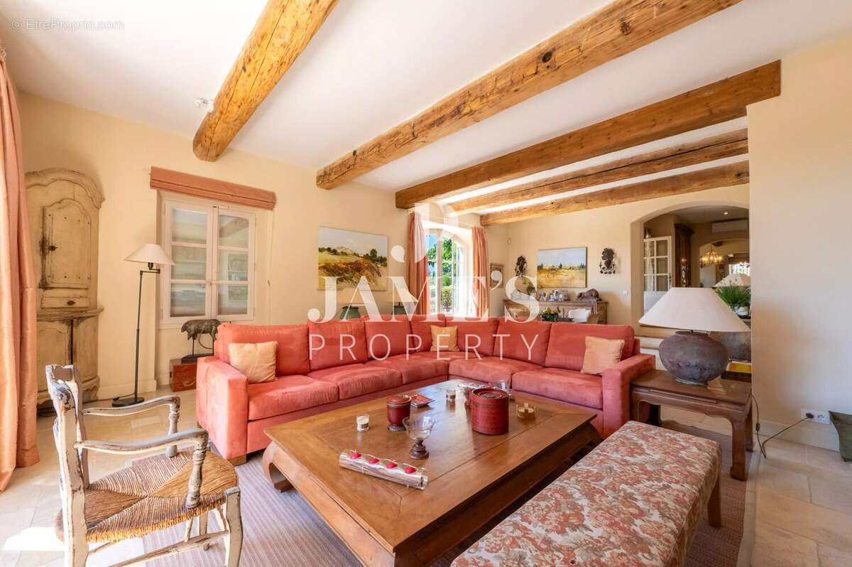 Maison 349 m² à Paradou  - photo 7