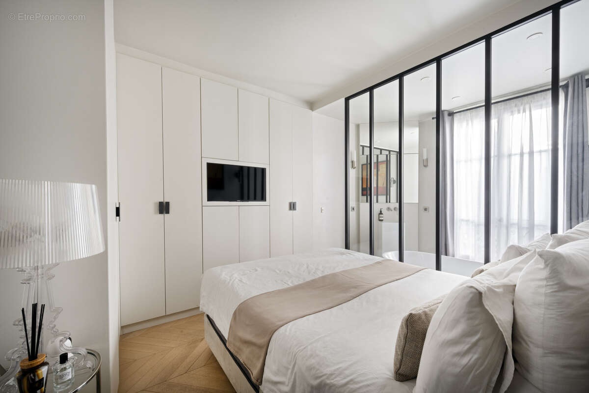 Appartement à PARIS-14E