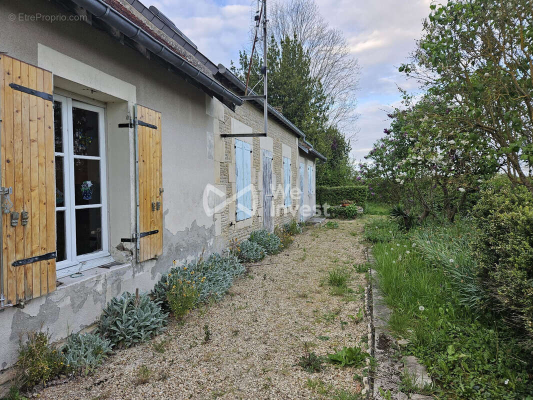 Maison à MEZIDON-CANON