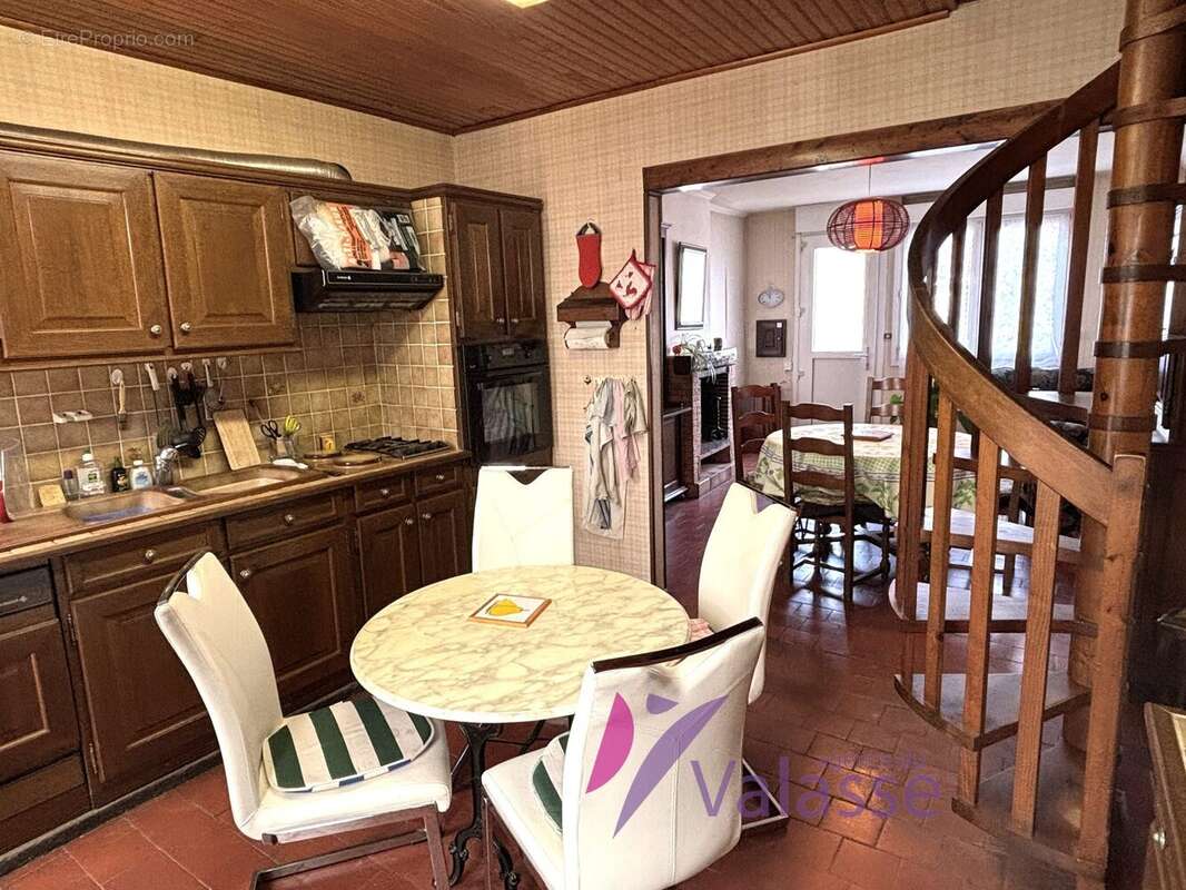 Maison à GRUCHET-LE-VALASSE