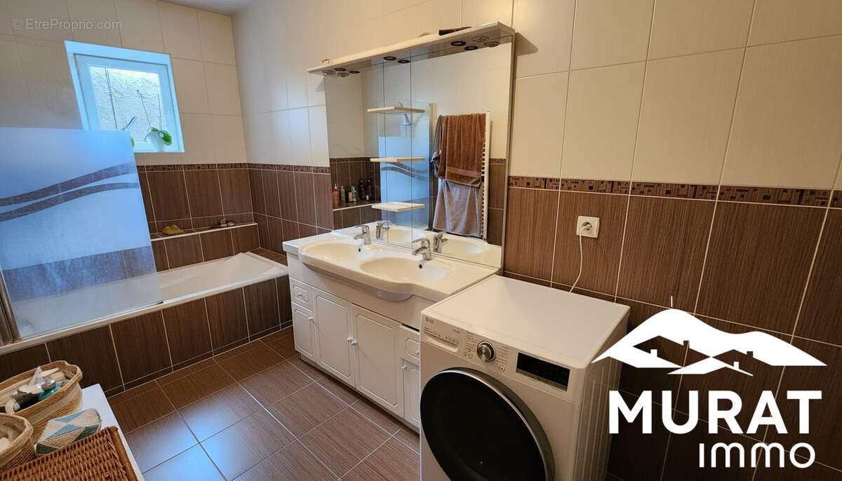 Appartement à VEYRE-MONTON