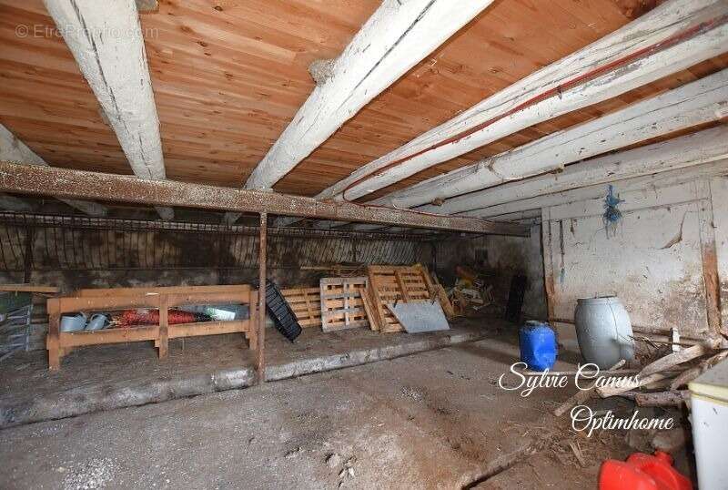 Authentique corps de ferme à vendre 7 pièces SAUVESSANGES (63) de belle surface - photo 10