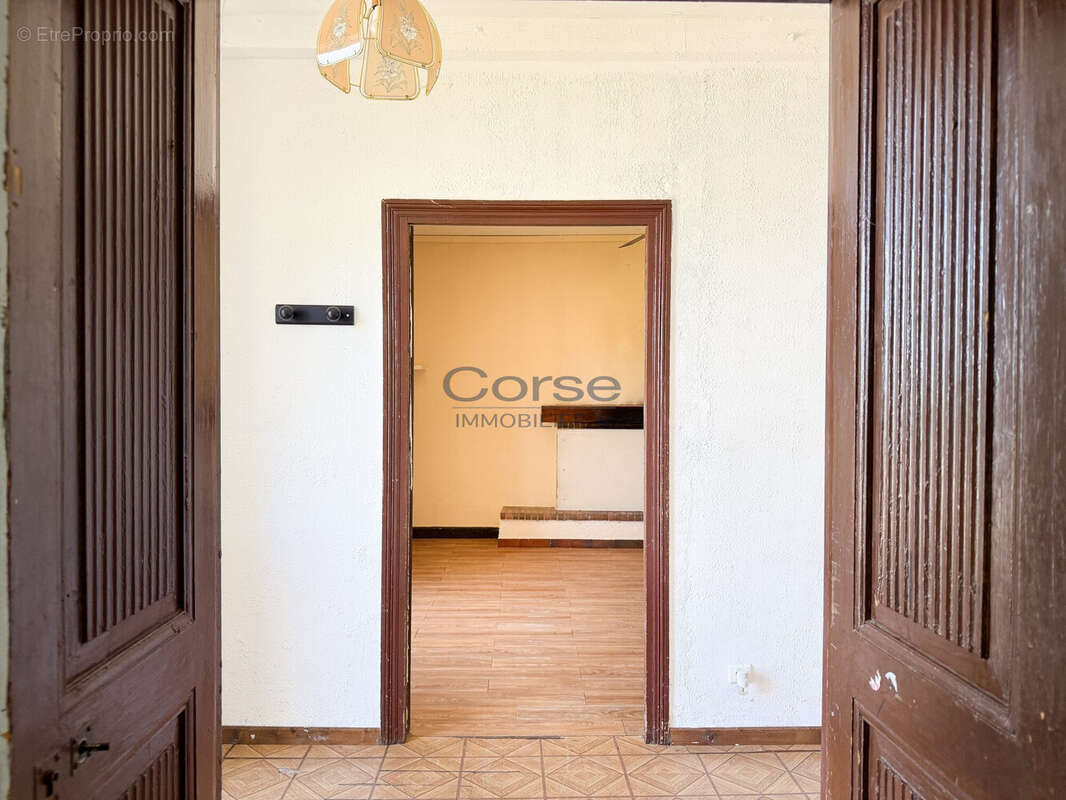 Maison 158 m² à Alata  - photo 4