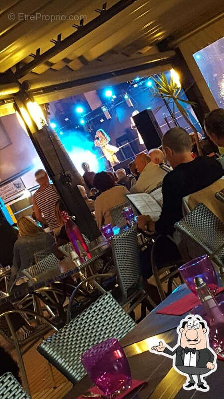 Commerce à SAINTE-MARIE