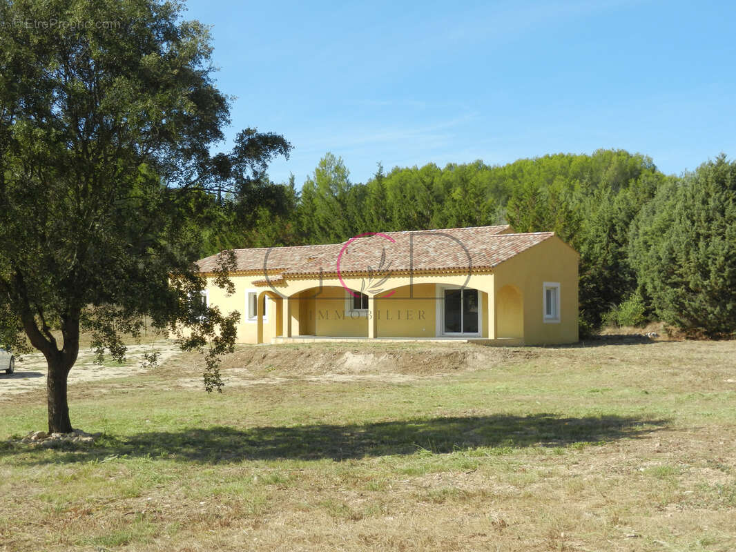 Maison à VENTABREN