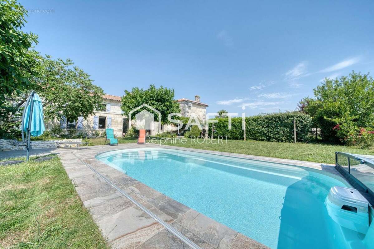 Maison 248 m² à Venerand  - photo 2