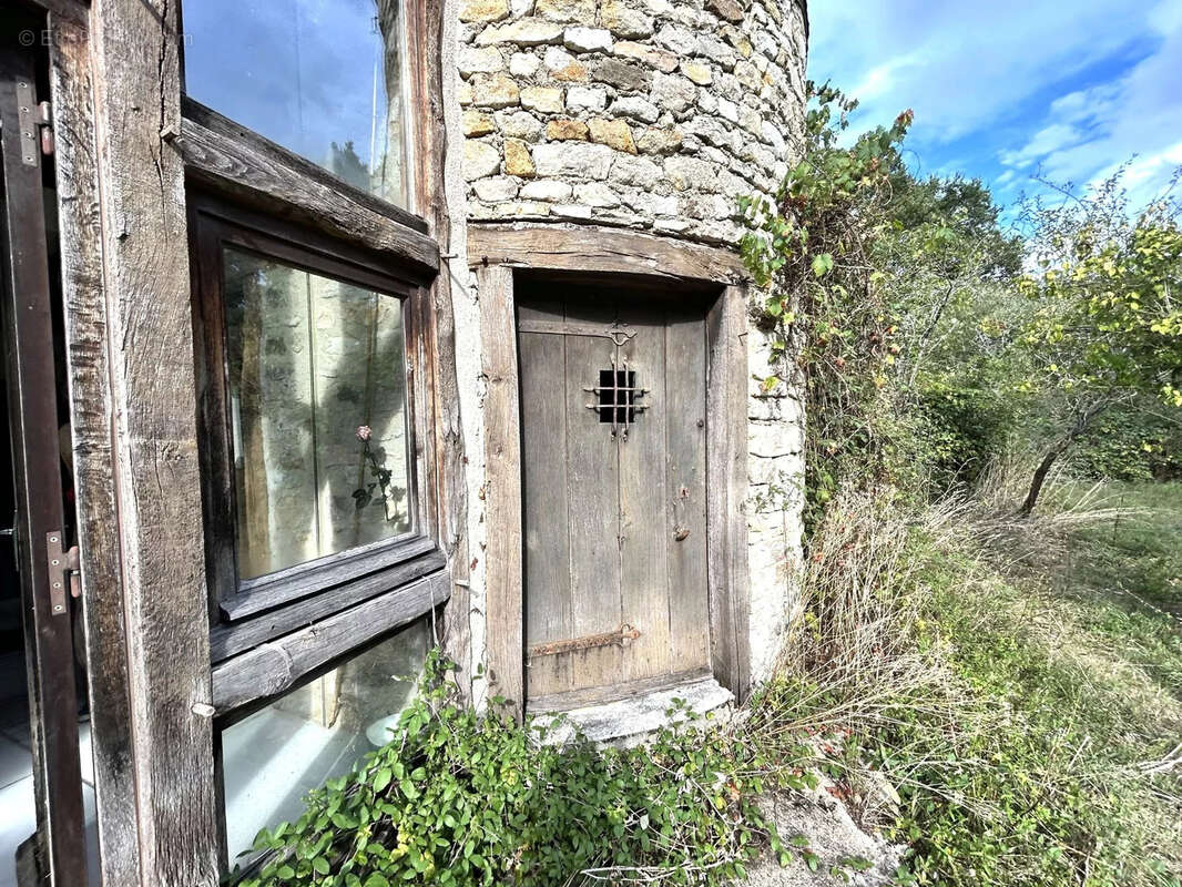 Ancien Moulin à Lignac  -  Propriété sans vis à vis de 249m2 habitables  au coeur de 4 hectares de nature - photo 16