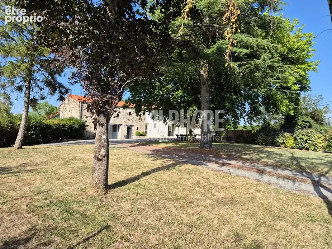 Maison Sainte Hermine - 118m² habitable - 3 chambres - 1634m² de terrain. - photo 4