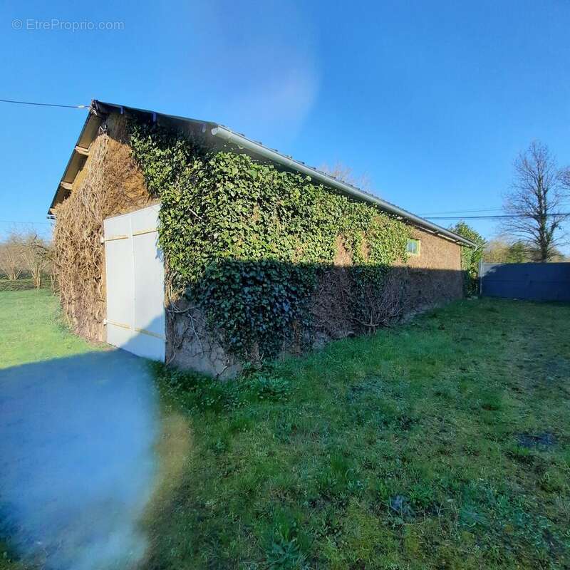 Maison à SAINT-ETIENNE-DE-MONTLUC
