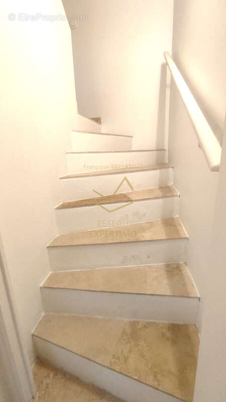 Maison de ville sur deux niveaux entièrement restaurée - pas de copropriété - entrée sécurisée - photo 4