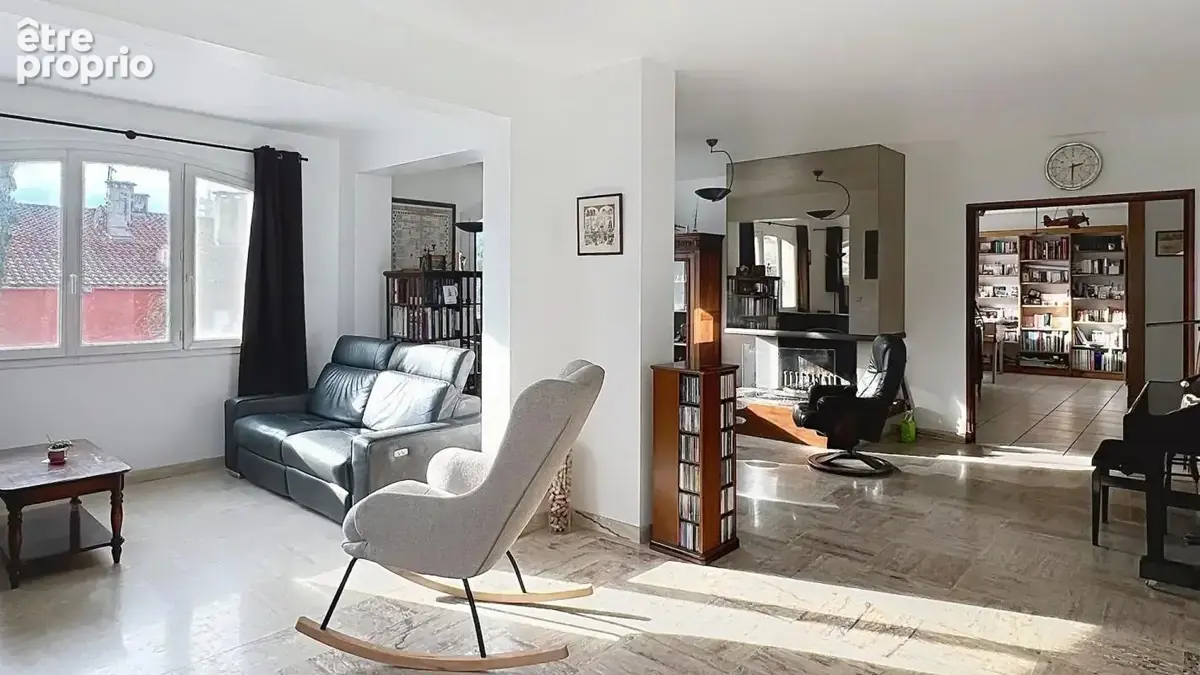 Rare maison familiale individuelle – T7 de 197 m² sur une parcelle de 631 m² avec piscine et garages, dans un cadre résidentiel  - photo 4