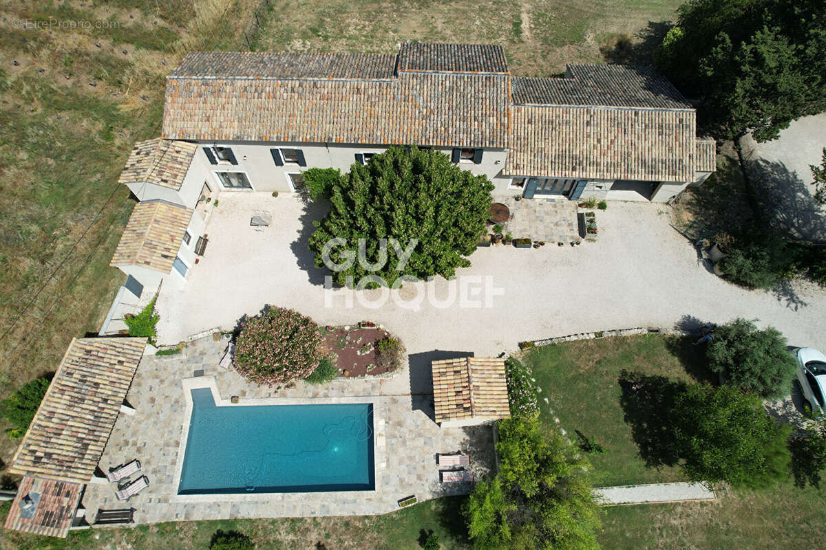 Maison à L'ISLE-SUR-LA-SORGUE
