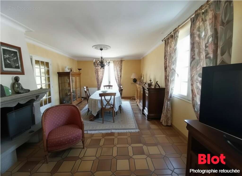 Maison 134 m² à Saint-Ouen-Des-Toits  - photo 4