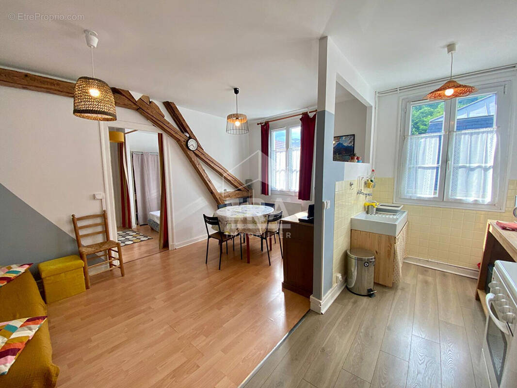 Appartement à EAUX-BONNES