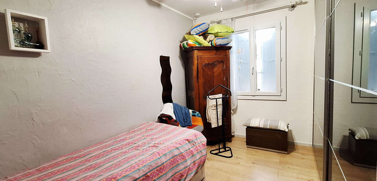 Maison à ENTRAIGUES-SUR-LA-SORGUE