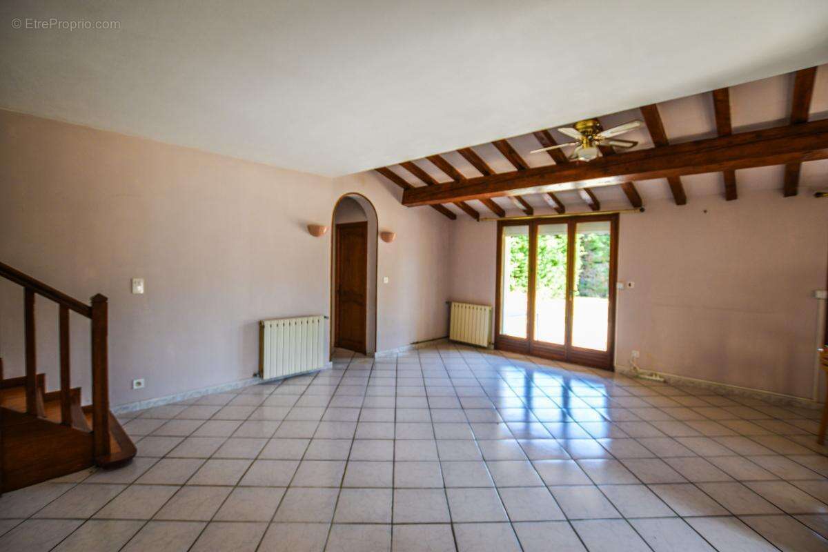 Maison 105 m² — Terrain constructible 2400 m² — Domazan, limite directe Rochefort du Gard - photo 9