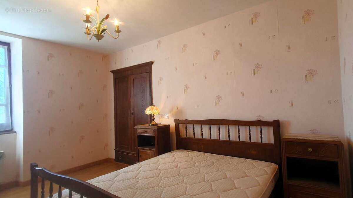 Maison à LA SALVETAT-PEYRALES