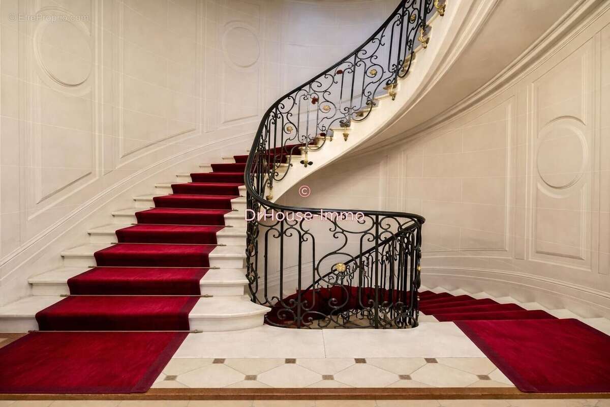 Appartement à PARIS-17E
