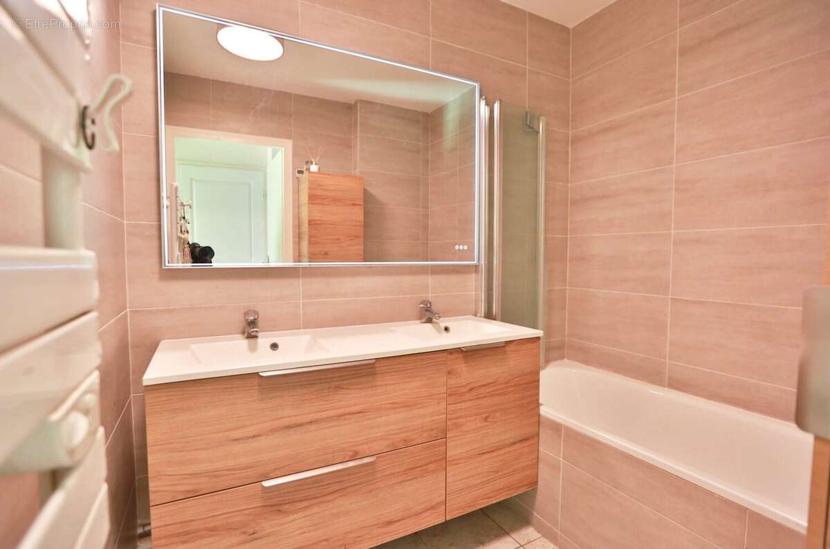 Appartement à EMERAINVILLE