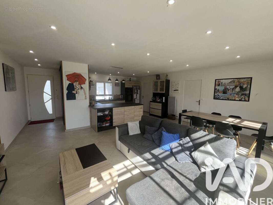 Maison 118 m² à Saint-Denis-De-Pile  - photo 6