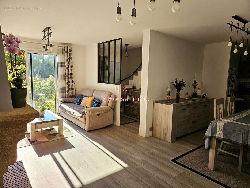 Maison à SAINT-MAUR-DES-FOSSES