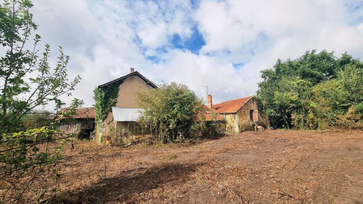 Maison à SAINT-AMAND-DE-VERGT