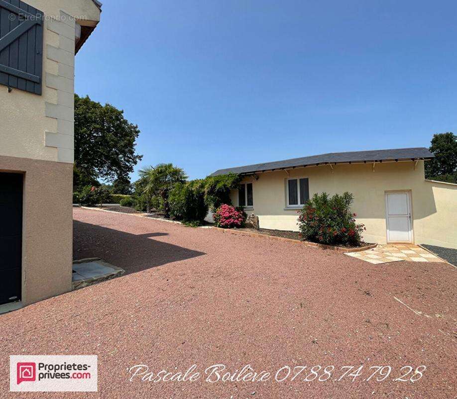 Maison à MOULIHERNE