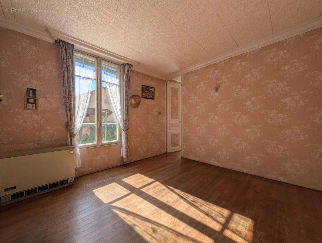 Maison à LES CLAYES-SOUS-BOIS