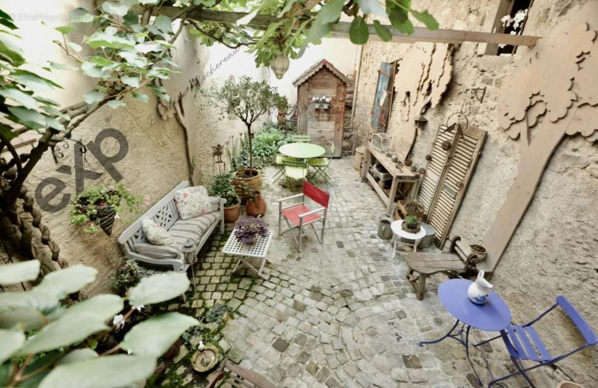 Maison à MENTHON-SAINT-BERNARD