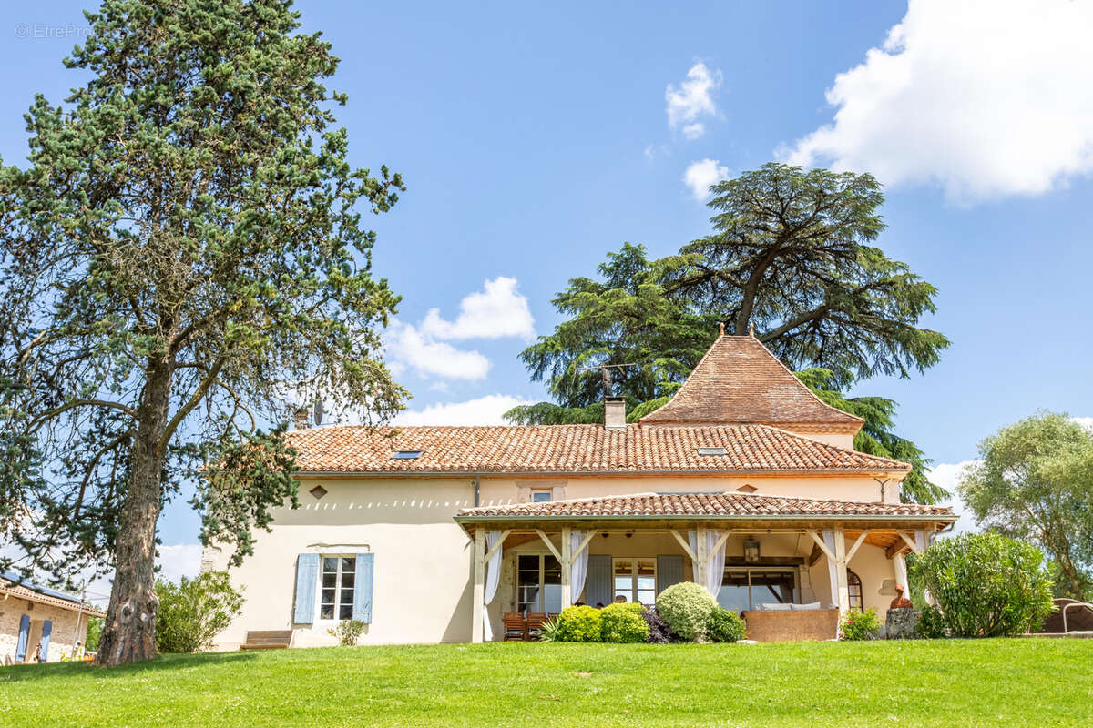 Maison de campagne avec annexes, 3 x piscines et vue - photo 10