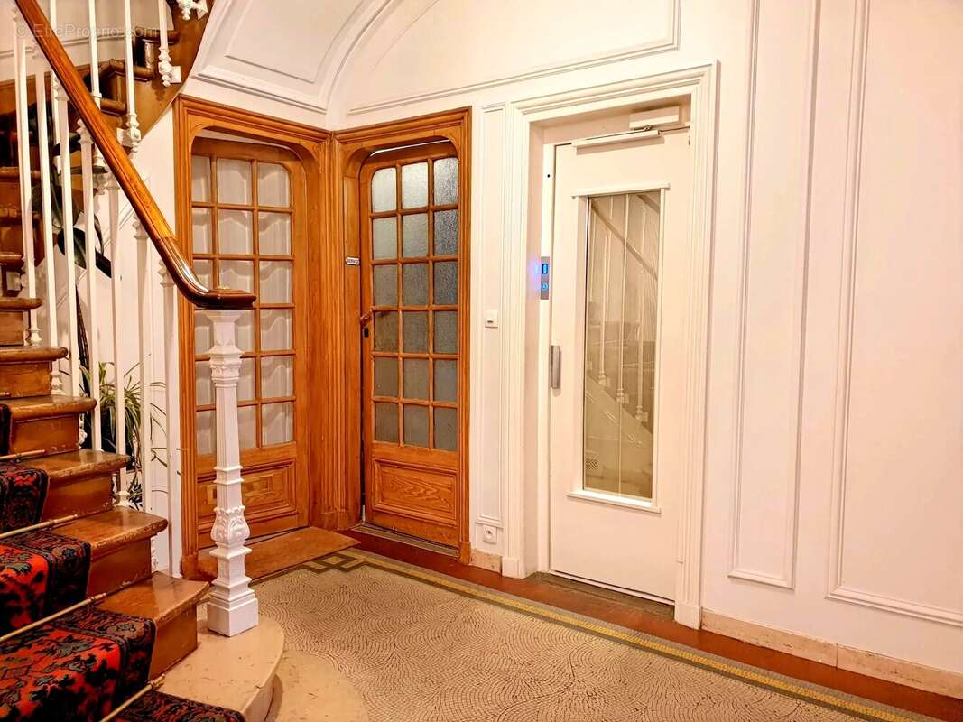 Appartement à PARIS-16E