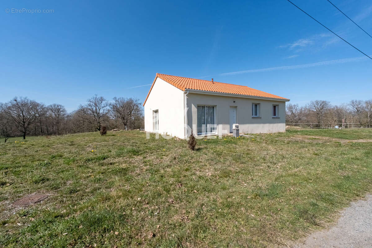 Maison à CHARBONNIERES-LES-VIEILLES