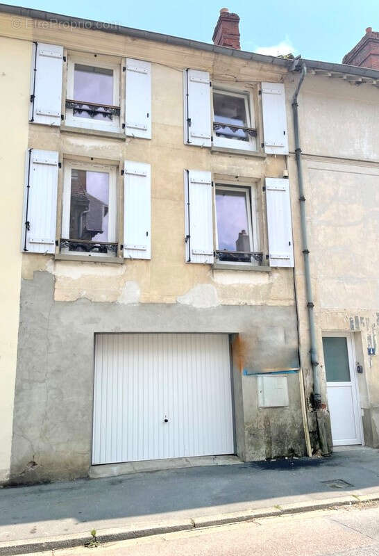 Maison à CREZANCY