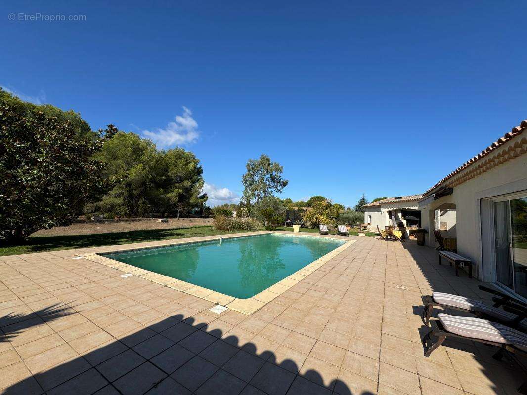 Propriété 179m² avec piscine - 23000m² de terrain - photo 11
