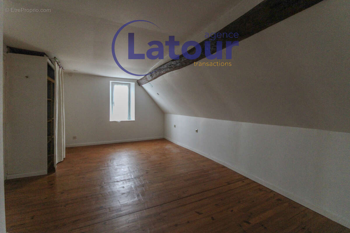 Maison à TREMBLAY-LES-VILLAGES