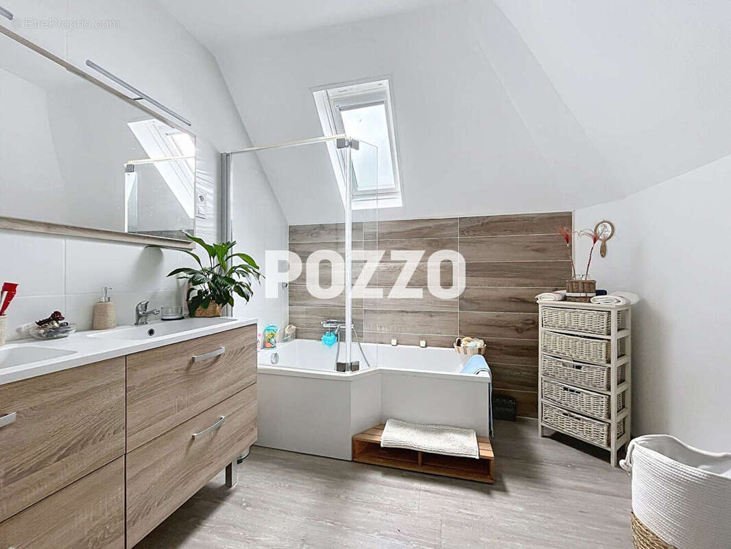 Maison à DONVILLE-LES-BAINS