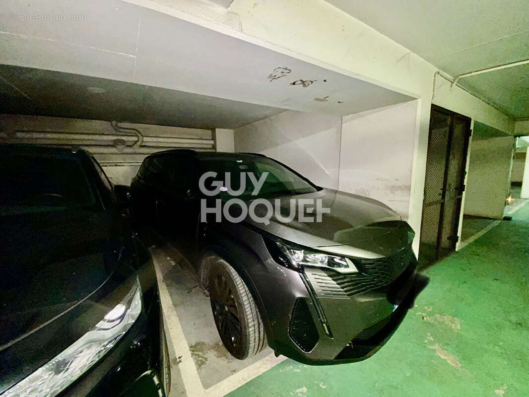 Parking à PARIS-20E