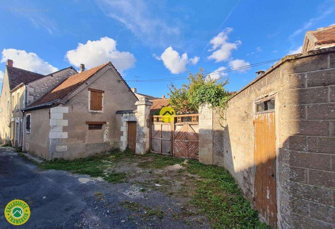 Maison à LUCAY-LE-MALE