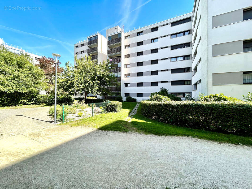 GRENOBLE - T4 de 80m2 à rénover avec un grand balcon - photo 10