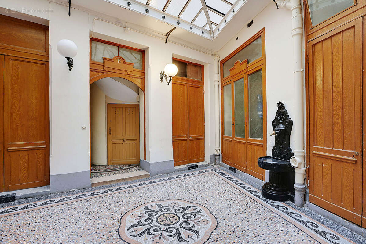 Appartement Paris 1 pièce(s) 14 m2 - photo 2