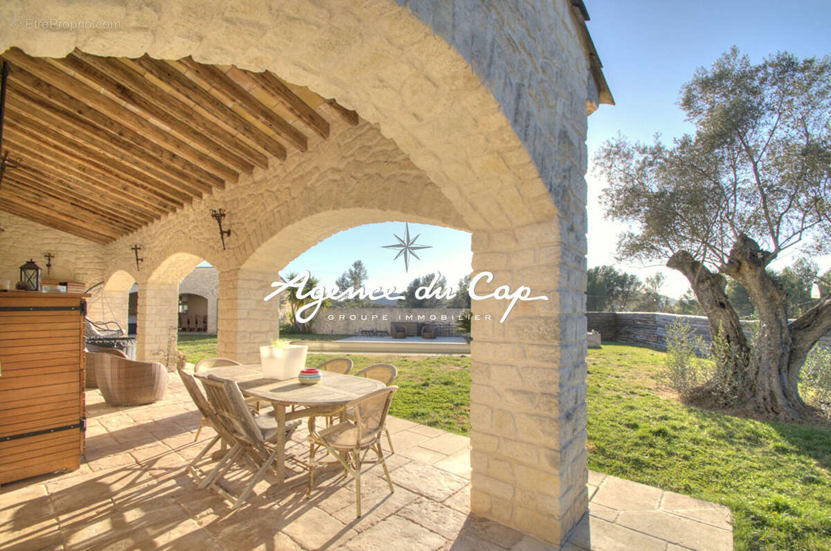 Maison à BAGNOLS-EN-FORET