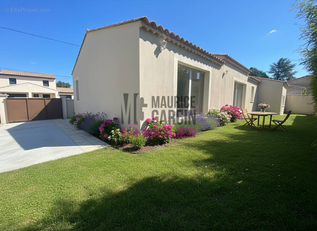 Maison à ENTRAIGUES-SUR-LA-SORGUE