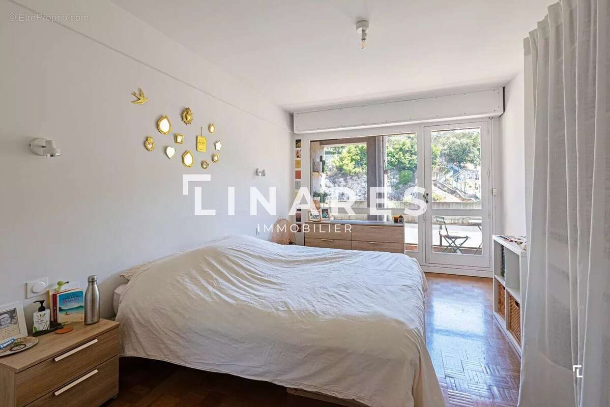 LE SEPTIÈME CIEL - Appartement T3 de 80m² - Deux balcons - Vue dégagée & aperçu mer - 13007 - photo 10